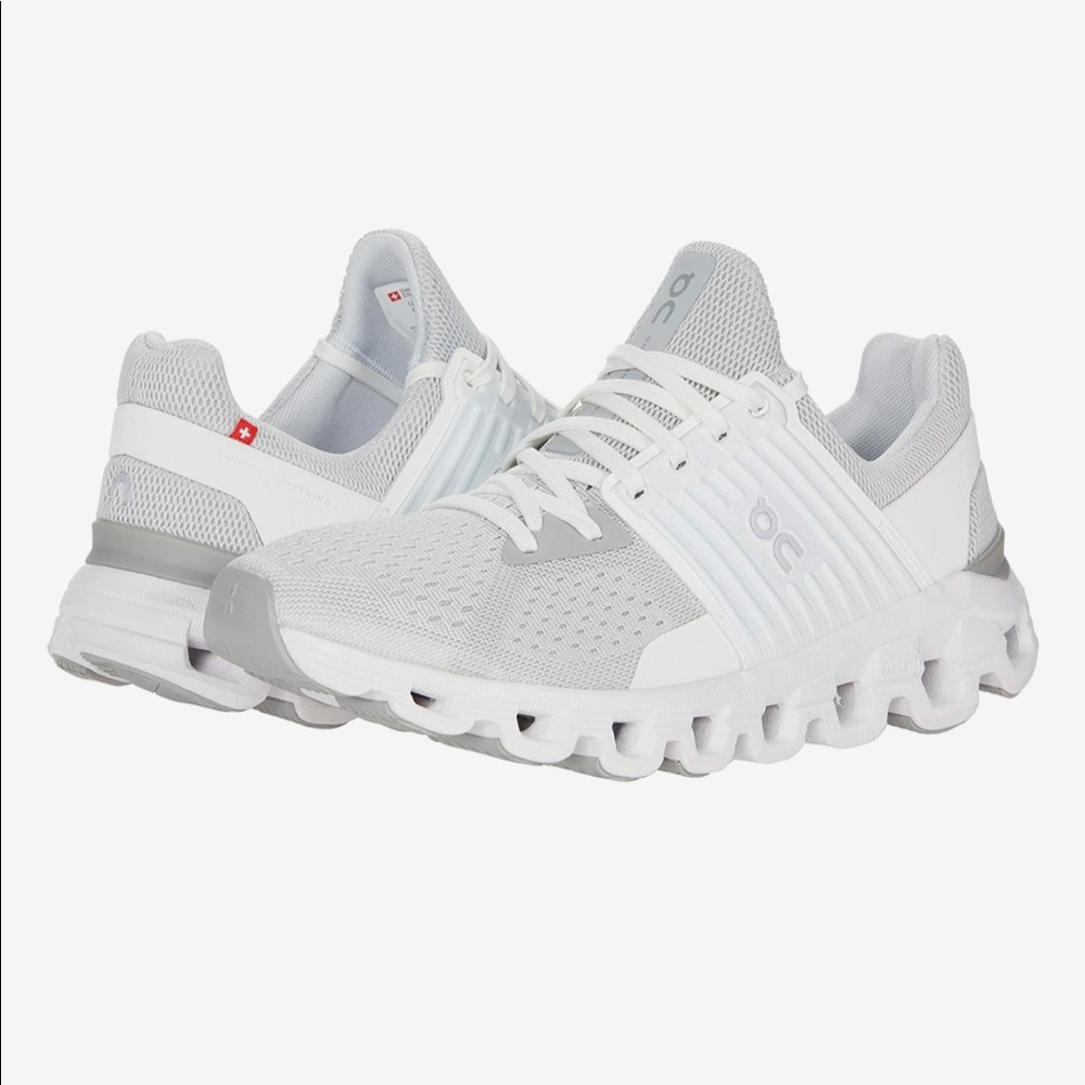 On Cloud Helion women’s shoes size 7. Cloud Swift